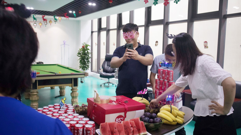 八月集體生日會 | 與久違的祝?；馃嵯嘧?  src="/uploads/allimg/210903/1-210Z314195H28.jpg" /></p>
<p><img alt=