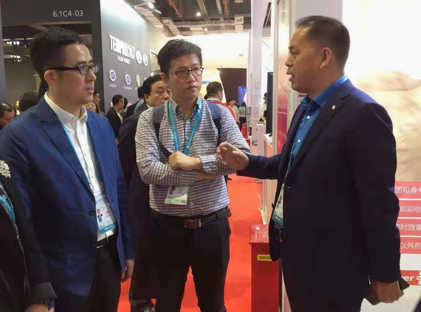 ＂合作、創(chuàng)新、共享＂話進博一一寶開董事長邢志文參觀進博并接受SMG記者采訪