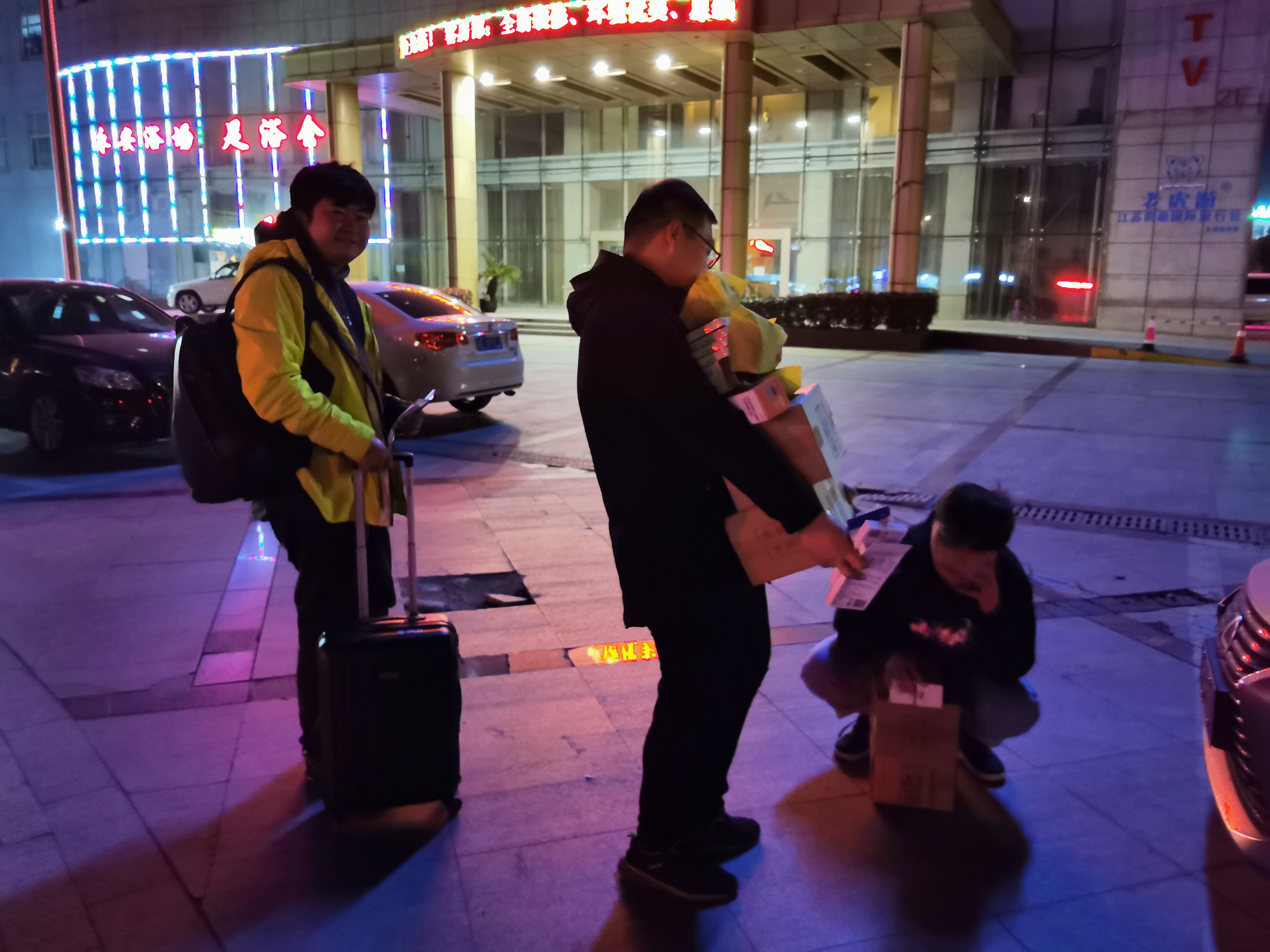 11月中旬，寶開工會(huì)組織開展“走一線、送溫暖”關(guān)愛員工暖冬行動(dòng)。