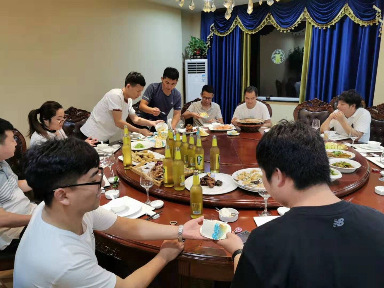 夏送清涼，集體慶生，慰問(wèn)一線(xiàn) | 致我們的一線(xiàn)伙伴：辛苦了！